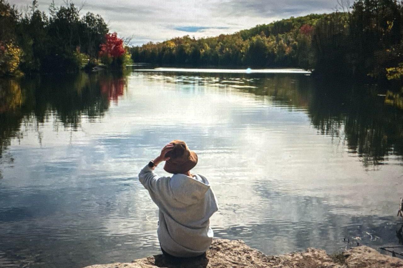 Why Anxiety Feels So Convincing — And How It Starts to Loosen